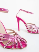 Atrina fukszia női magassarkú szandál textil anyagból
