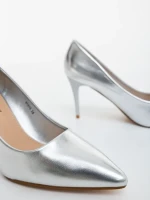 Namura ezüstszinű női magassarkú cipő lakkozott ökológiai bőrből
