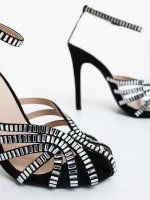 Atrina fekete női magassarkú szandál textil anyagból