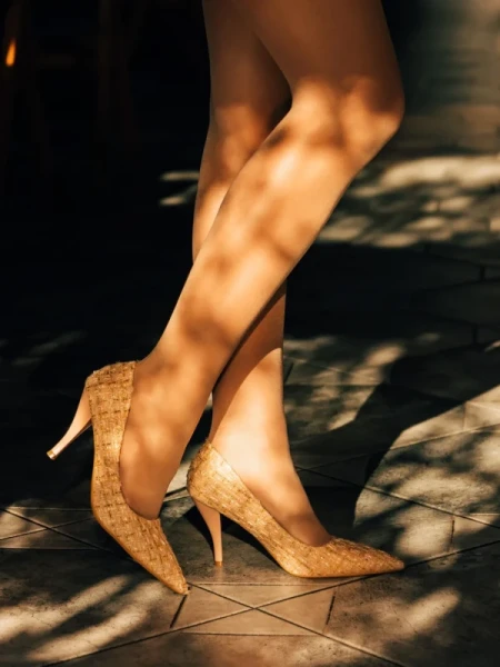 Vicara bézs női magassarkú cipő textil anyagból