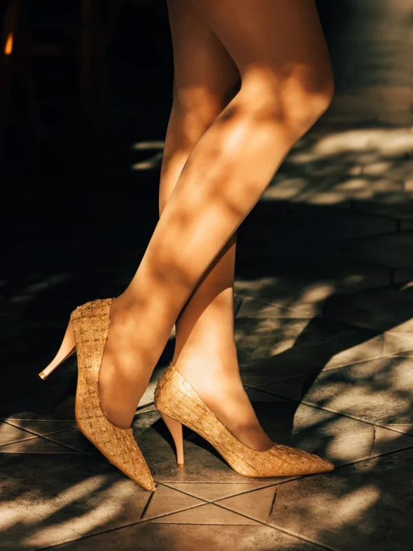 Vicara bézs női magassarkú cipő textil anyagból