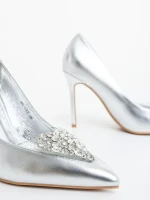 Estora ezüstszinű  női magassarkú cipő lakkozott ökológiai bőrből