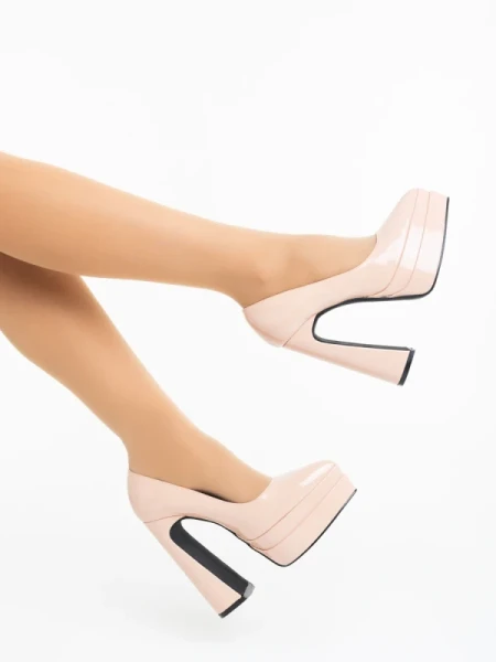 Dazani bézs női magassarkú cipő lakkozott ökológiai bőrből