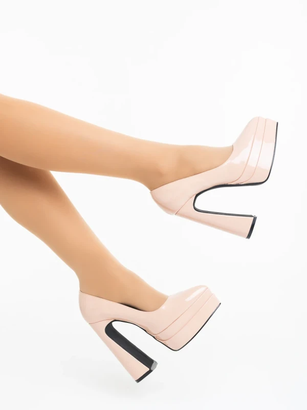 Dazani bézs női magassarkú cipő lakkozott ökológiai bőrből