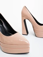 Dazani bézs női magassarkú cipő lakkozott ökológiai bőrből