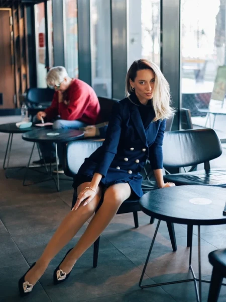 Harina fekete női magassarkú cipő textil anyagból