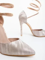 Radica pezsgőszinű női magassarkú cipő textil anyagból