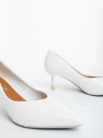 Caravela fehér női magassarkú cipő lakkozott ökológiai bőrből