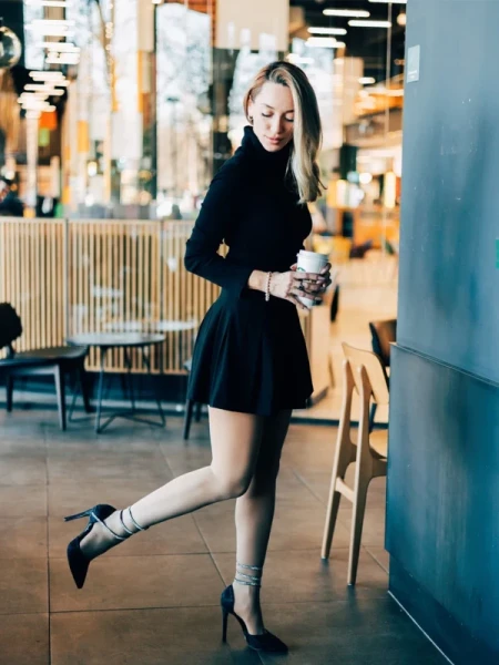 Radica fekete női magassarkú cipő textil anyagból