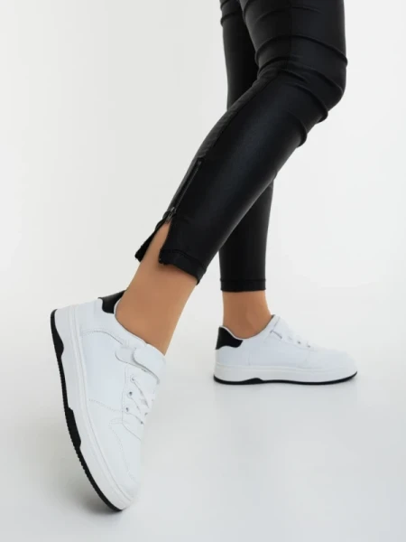 Klarisa fehér és fekete női sportcipő ökológiai bőrből