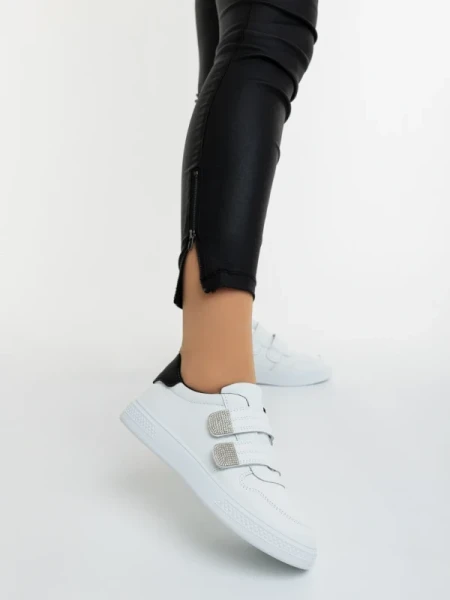 Mikana fekete fehér női sportcipő ökológiai bőrből