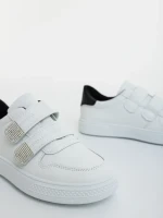 Mikana fekete fehér női sportcipő ökológiai bőrből