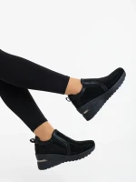 Lovara fekete női sportcipő textil anyagból