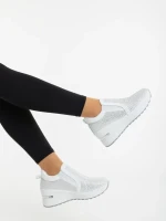 Lovara fehér női sportcipő textil anyagból