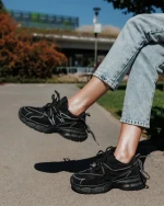 Lotiva fekete női sportcipő ökológiai bőrből és textil anyagból