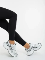 Elle fehér és ezüstszinű női sportcipő ökológiai bőrből és textil anyagból