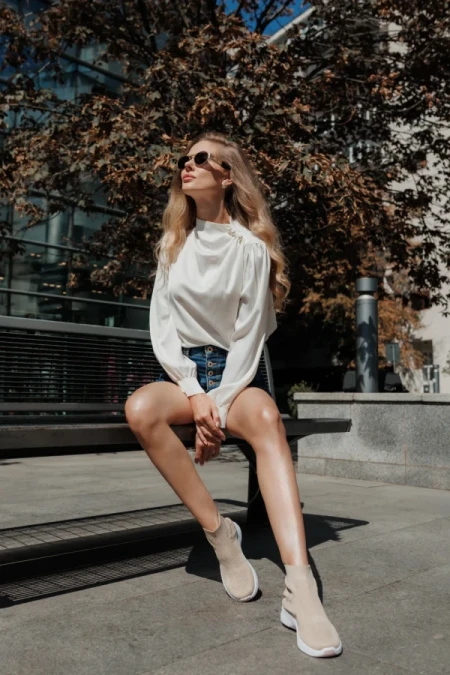 Iselia bézs női sportcipő textil anyagból