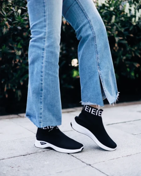 Irenia fekete fehér női sportcipő textil anyagból