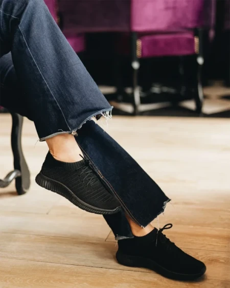 Alenia fekete női sportcipő textil anyagból