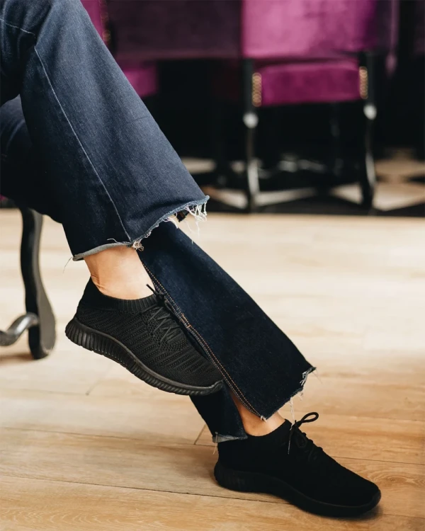 Alenia fekete női sportcipő textil anyagból