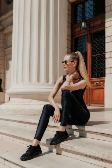 Alenia fekete női sportcipő ezüstszinű betétekkel textil anyagból