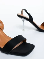 Laena fekete női magassarkú szandál textil anyagból