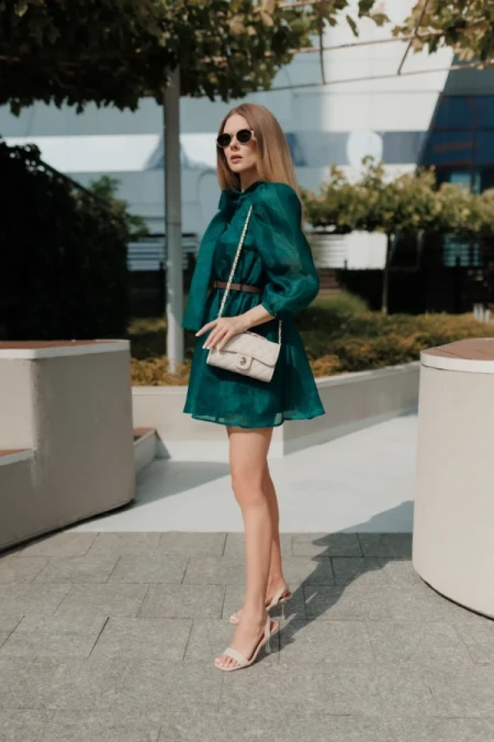 Laena sötét bézs női magassarkú szandál textil anyagból