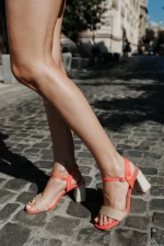 Astaria narancssárga női magassarkú szandál textil anyagból