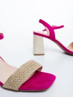 Astaria fukszia női magassarkú szandál textil anyagból