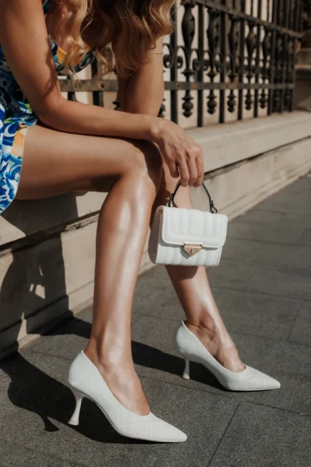 Estiana bézs női magassarkú cipő textil anyagból