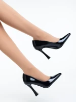 Saena fekete női magassarkú cipő lakkozott ökológiai bőrből