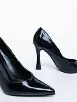 Saena fekete női magassarkú cipő lakkozott ökológiai bőrből