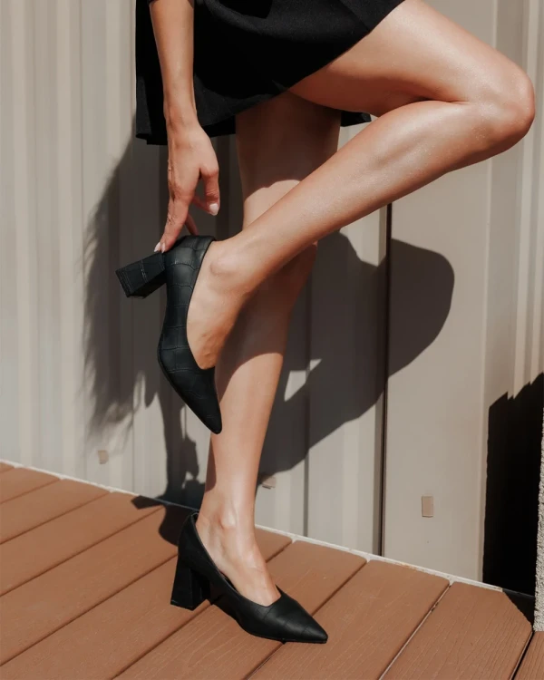 Ludena fekete női magassarkú cipő ökológiai bőrből