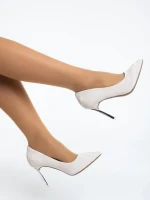 Zuria bézs női magassarkú cipő textil anyagból