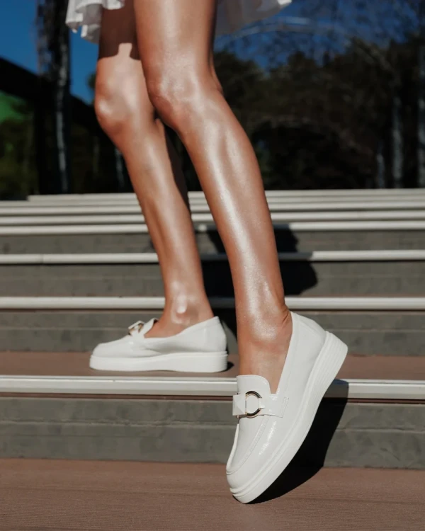 Zeria fehér női félcipő lakkozott ökológiai bőrből