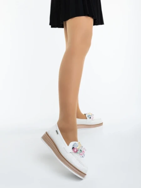 Surena fehér női félcipő textil anyagból