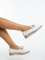 Surena fehér női félcipő textil anyagból