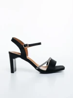 Selesa fekete női magassarkú szandál textil anyagból