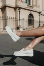 Desora fehér női félcipő lakkozott ökológiai bőrből