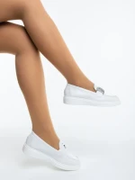 Desora fehér női félcipő lakkozott ökológiai bőrből