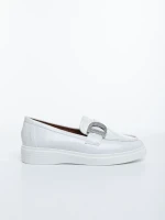 Desora fehér női félcipő lakkozott ökológiai bőrből