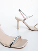 Lumira bézs női magassarkú szandál textil anyagból