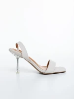 Laena világos bézs női magassarkú szandál textil anyagból