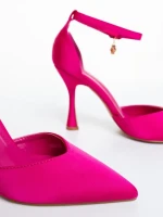 Sirada rózsaszin női magassarkú cipő textil anyagból