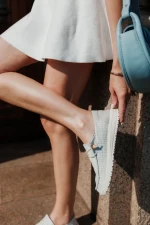 Manara világos bézs női alkalmi cipő textil anyagból