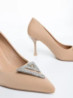 Mezara sötét bézs női magassarkú cipő textil anyagból